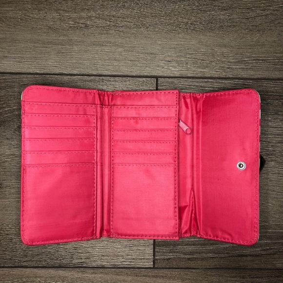 Pink patent leather-like wallet with hearts - Picture 3 of 4